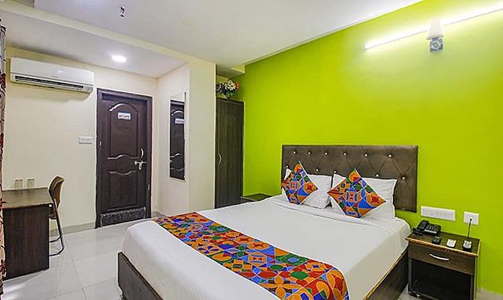 Fabhotel L Grand Deluxe Room 3