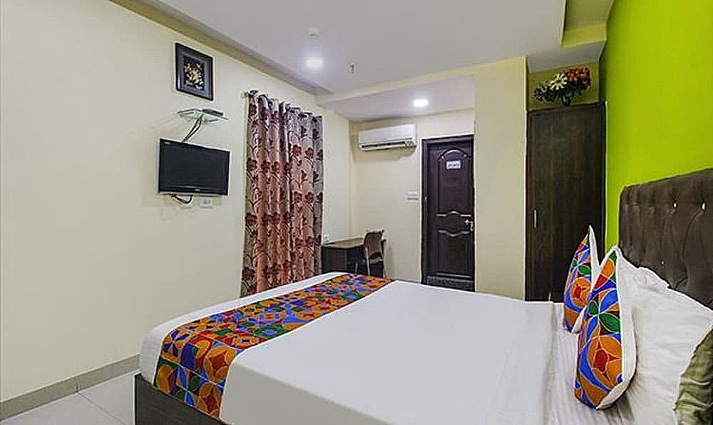 Fabhotel L Grand Deluxe Room 2