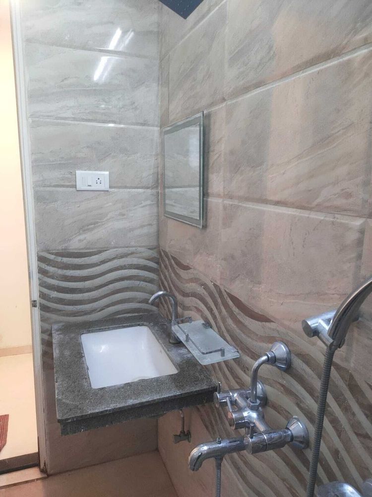 iROOMZ Ekasila Suites Deluxe Room 11