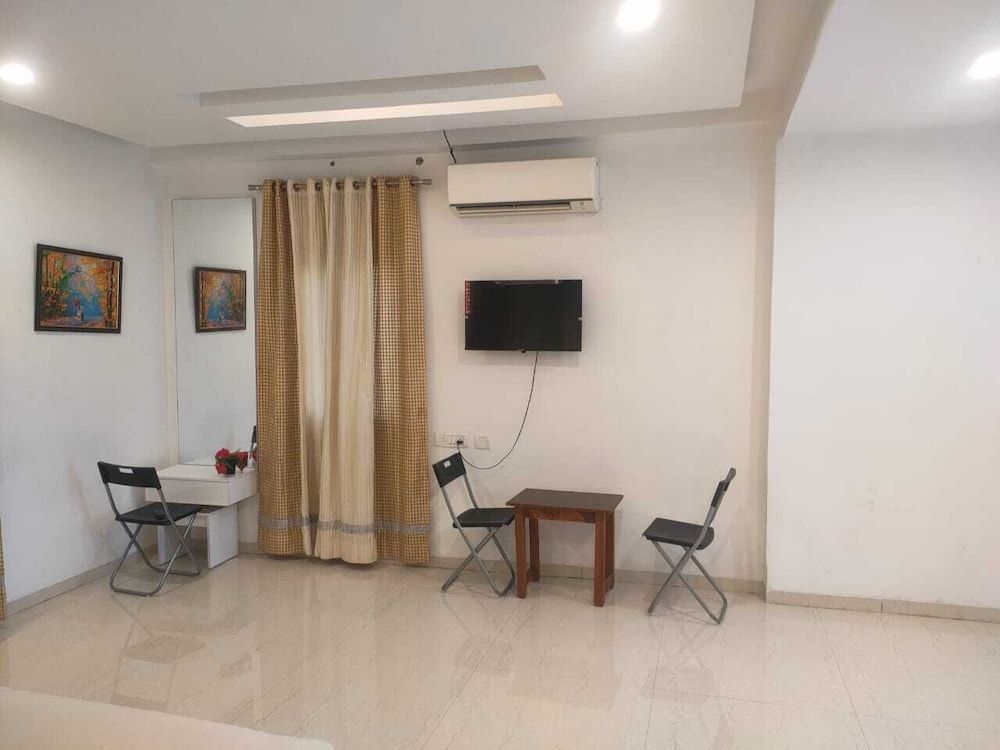 iROOMZ Ekasila Suites Deluxe Room 12