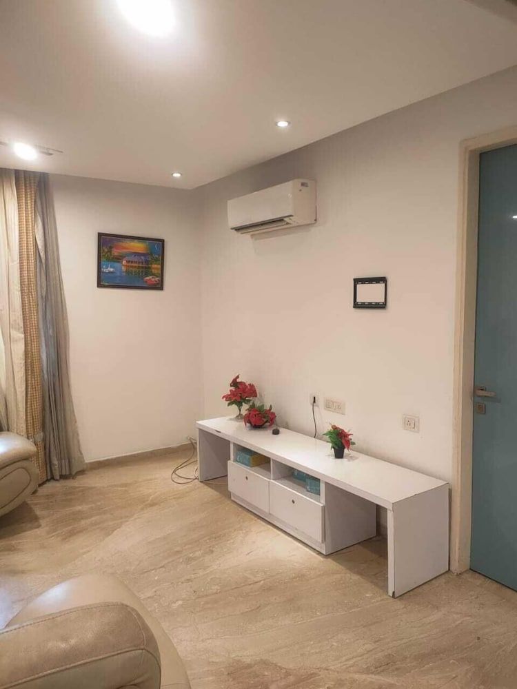 iROOMZ Ekasila Suites Deluxe Room 10