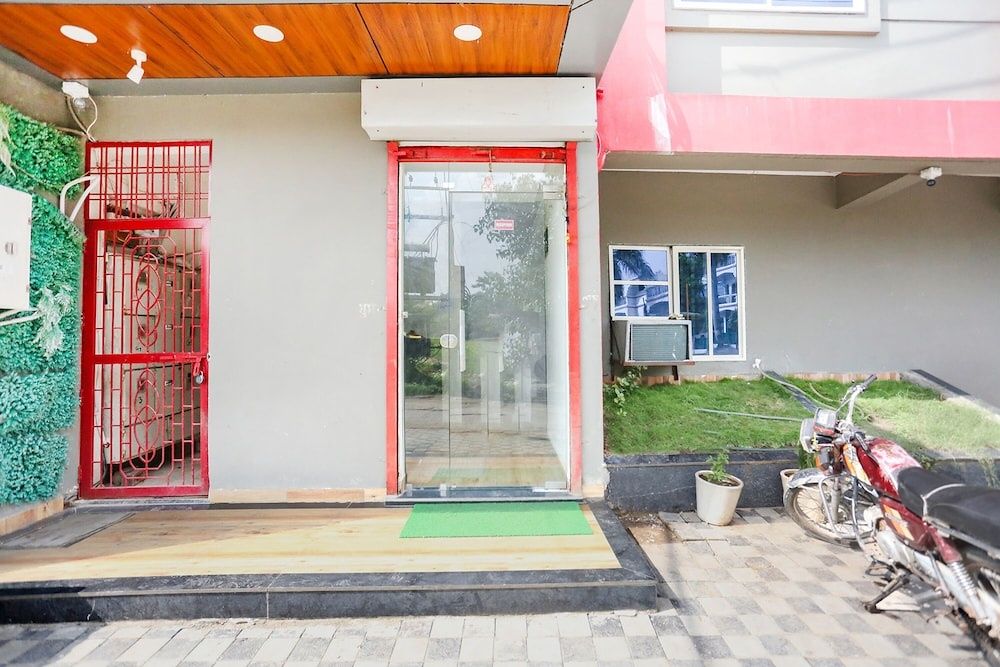 undefined Fabhotel Destiny 74 2