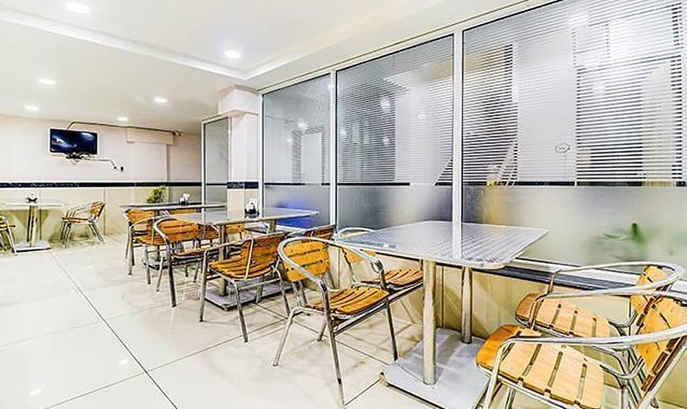 undefined Fabhotel Meera Palace 10