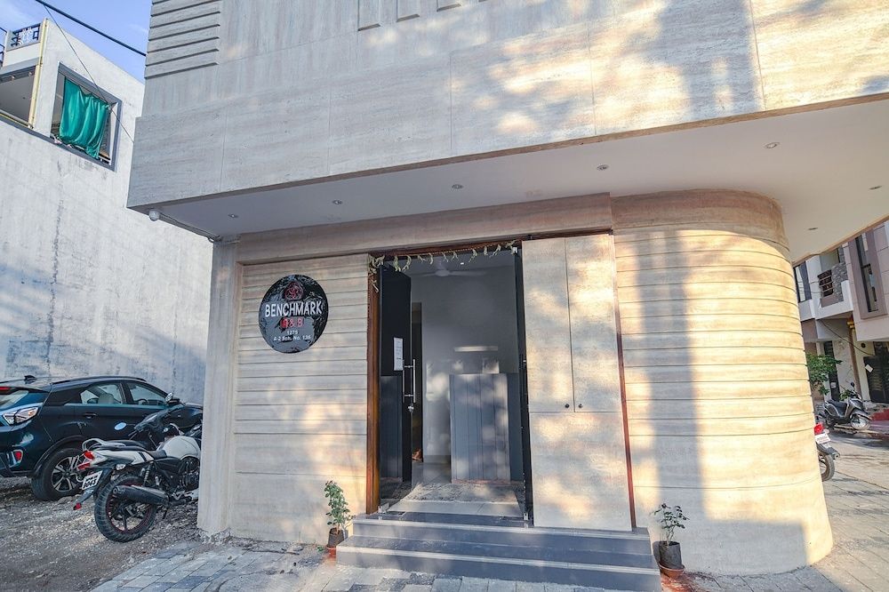 undefined FabHotel Benchmark 10