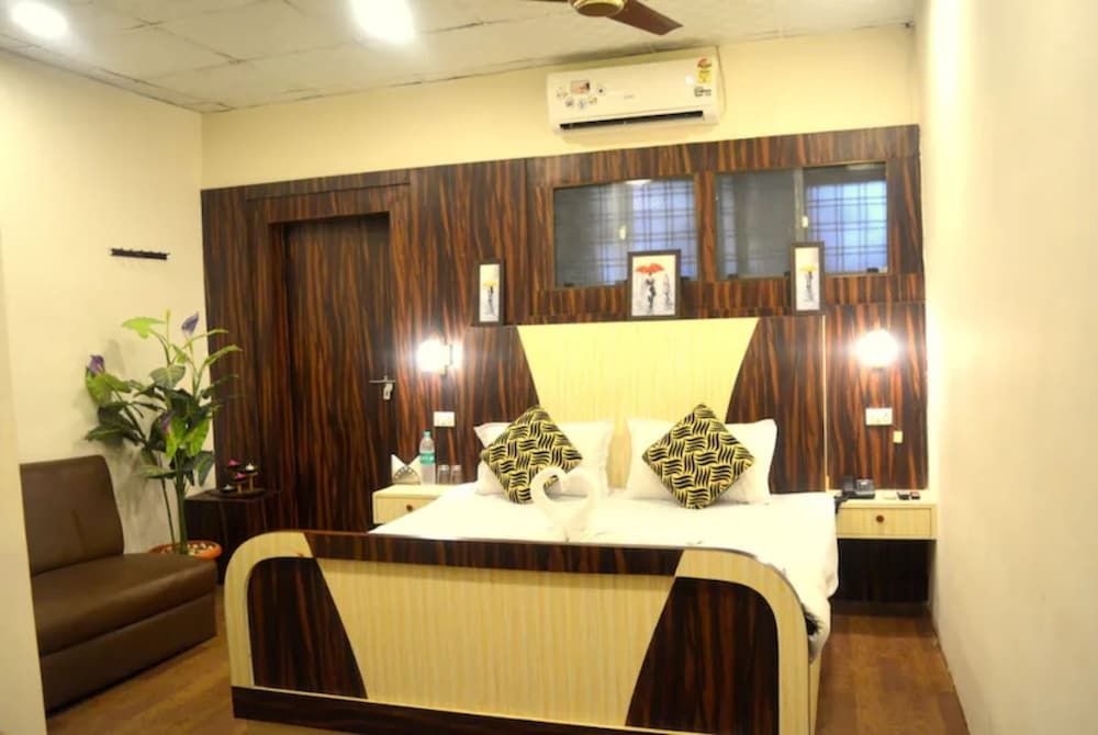 undefined Goroomgo Mayur Jabalpur 7