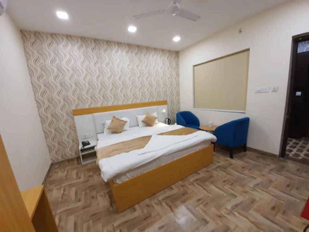 undefined Goroomgo Pankaj Palace Jabalpur 2