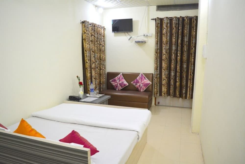 undefined Goroomgo Dhingra Residency Jabalpur 2