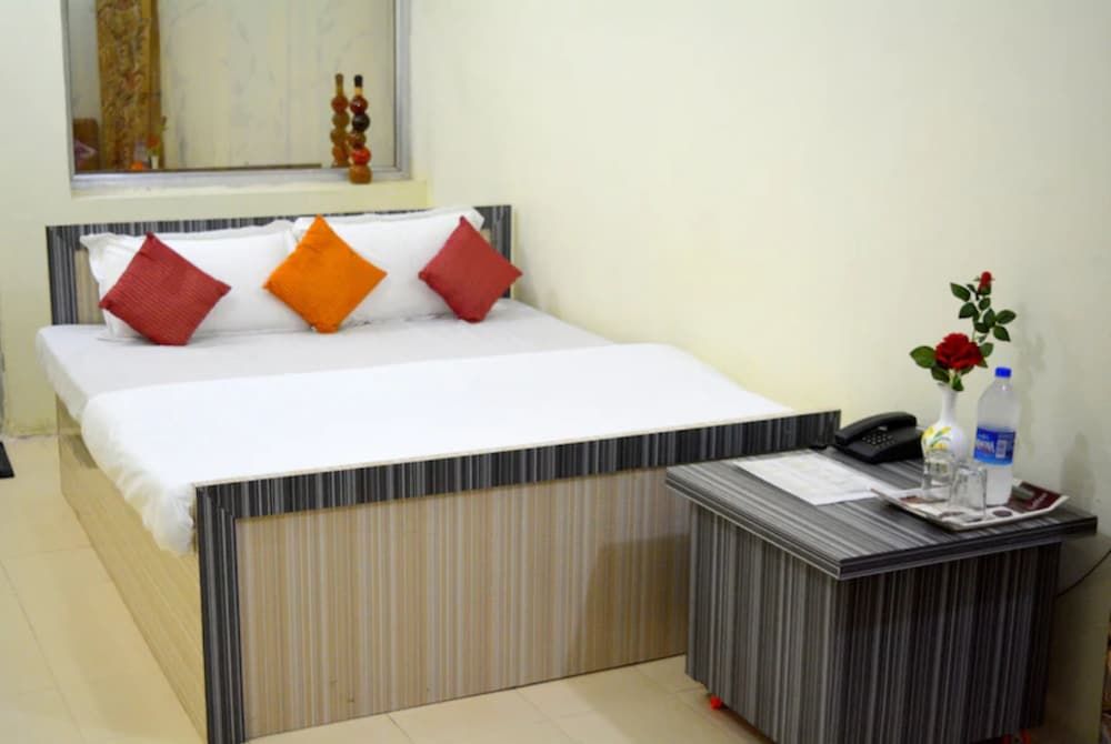 undefined Goroomgo Dhingra Residency Jabalpur