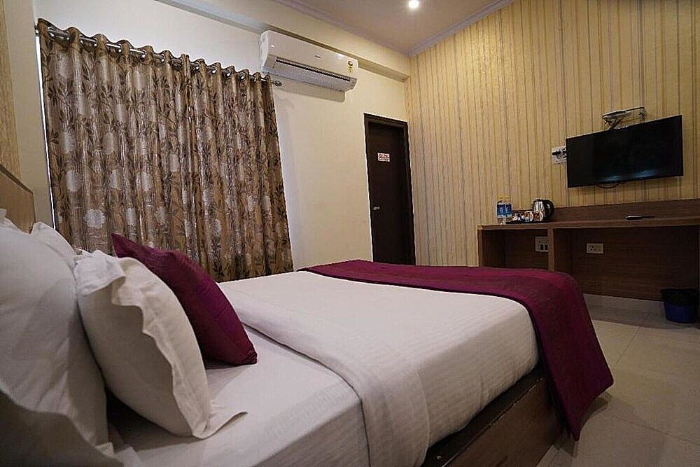 HOTEL THE OMAIRA Deluxe Double Room 7