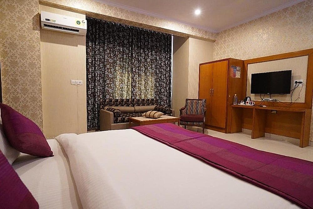 HOTEL THE OMAIRA Deluxe Double Room