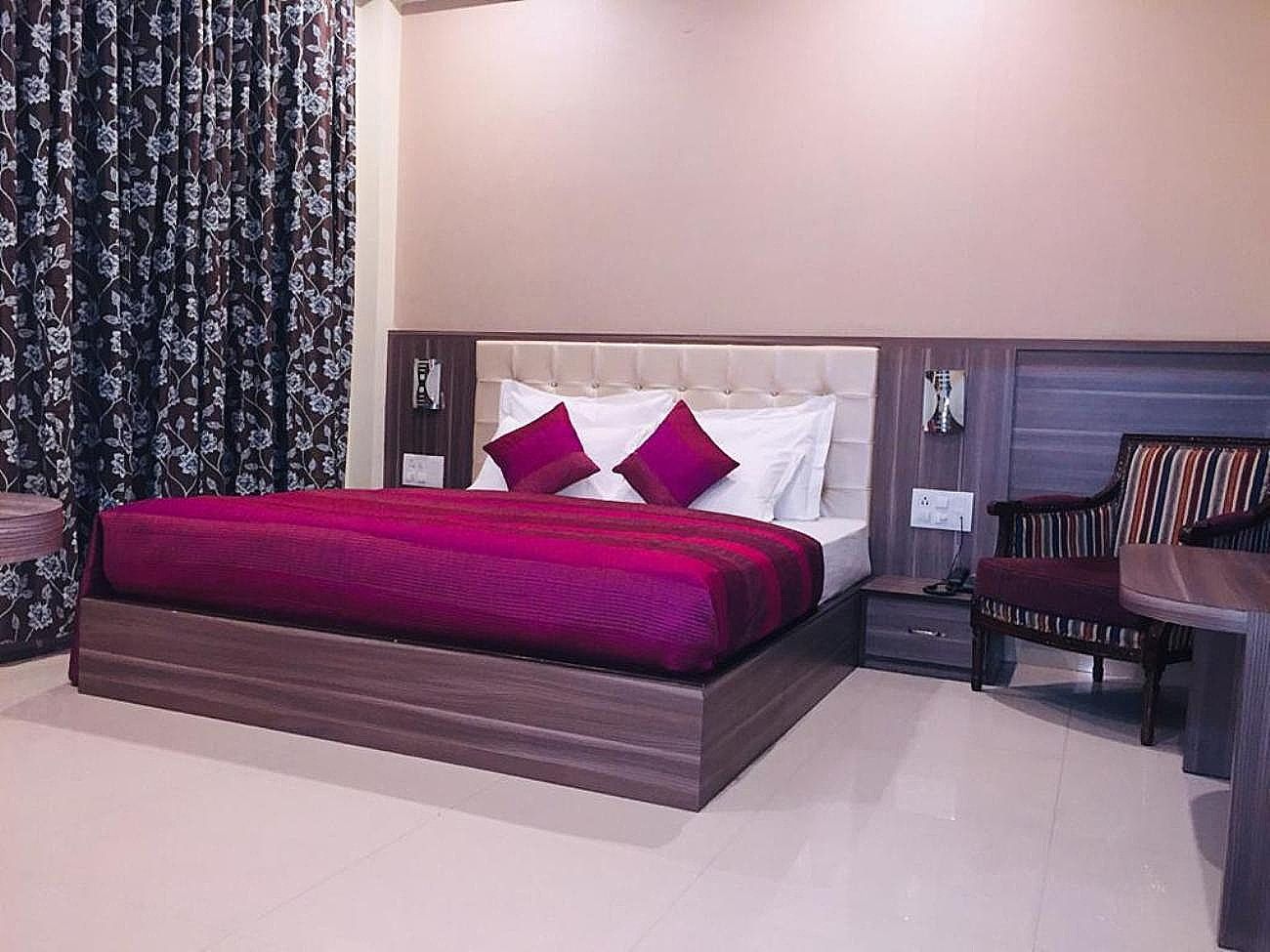 HOTEL THE OMAIRA Deluxe Double Room 11