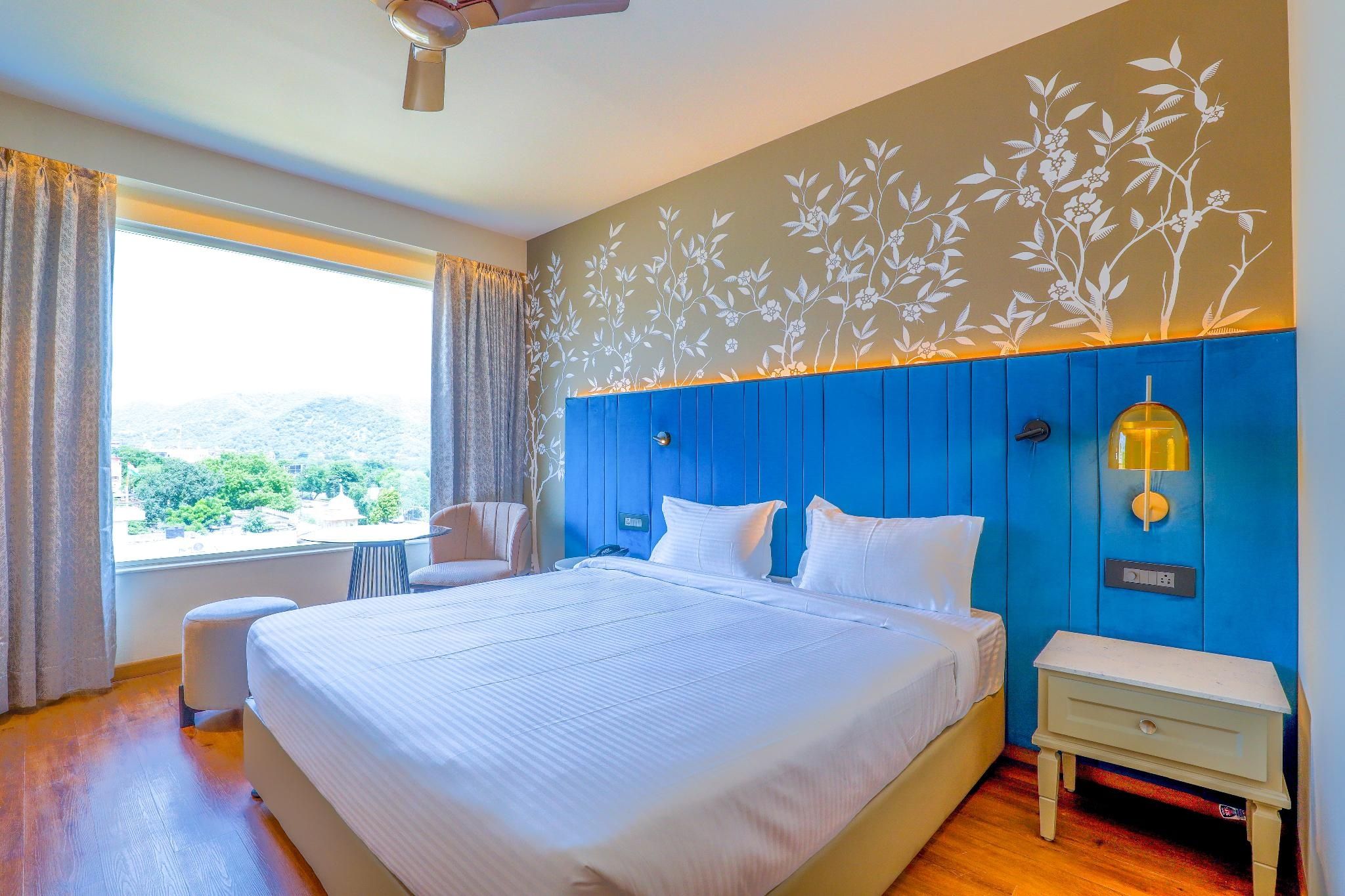 Deluxe Queen Room