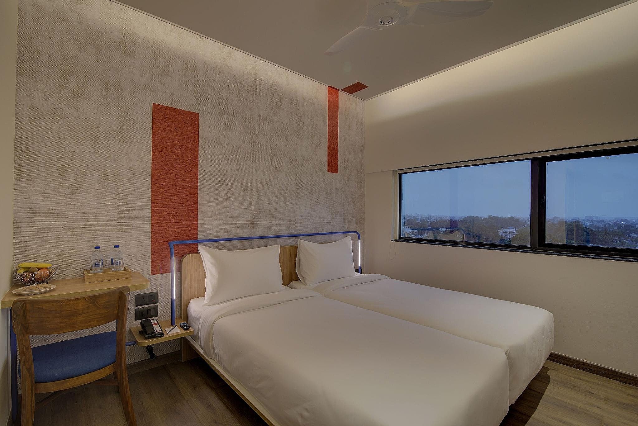 Deluxe Twin Room (2 single beds)