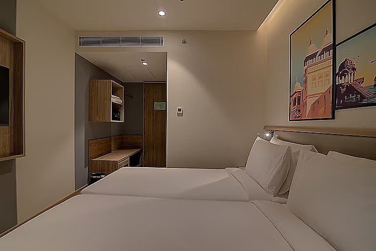 Deluxe Twin Room (2 single beds)