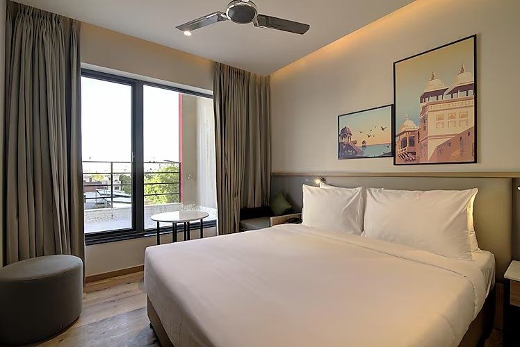 Deluxe Day Use Room 10 AM to 05 PM (check-in and check-out on same day)