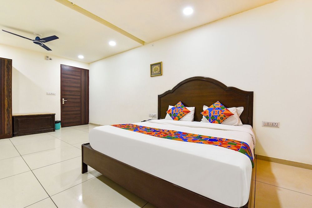 FabHotel Monark