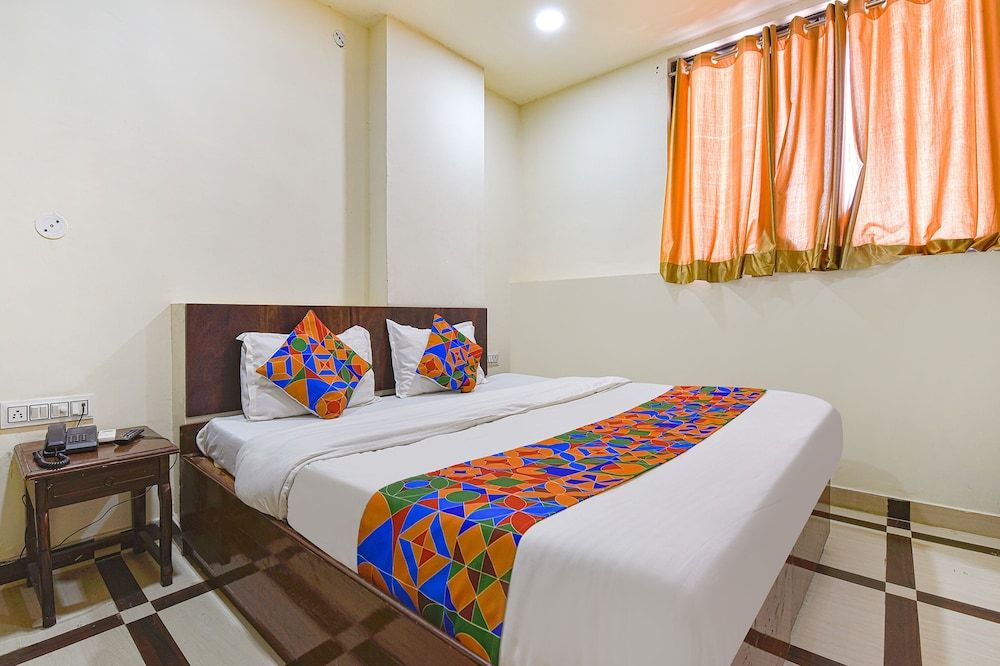 FabHotel Monark Deluxe Room 4