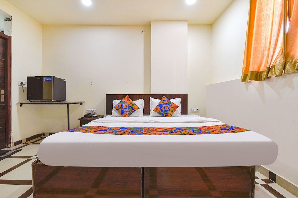 FabHotel Monark Deluxe Room 3