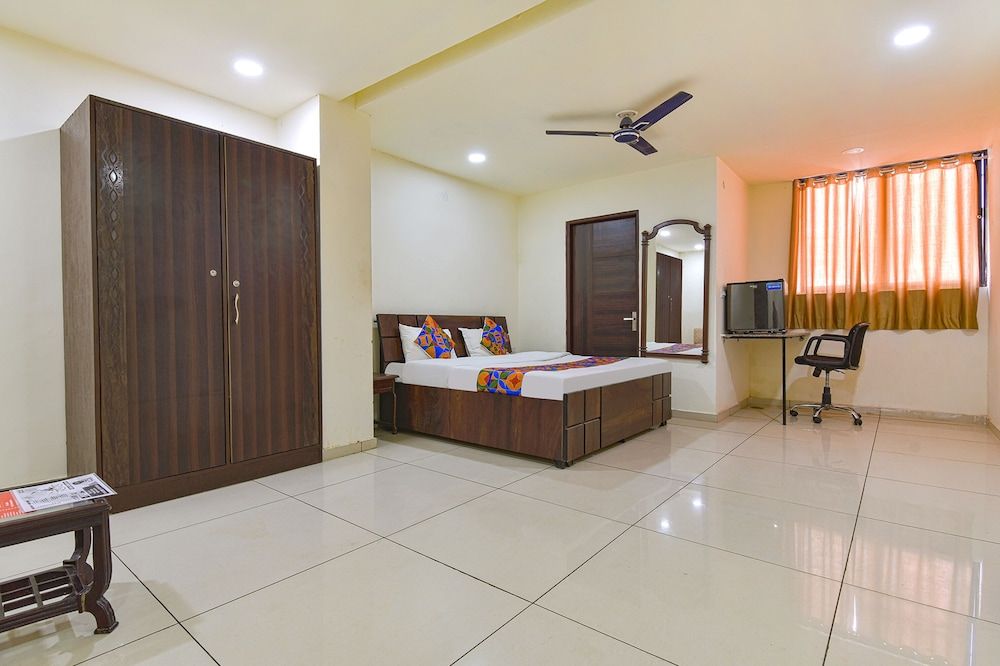 undefined FabHotel Monark 10