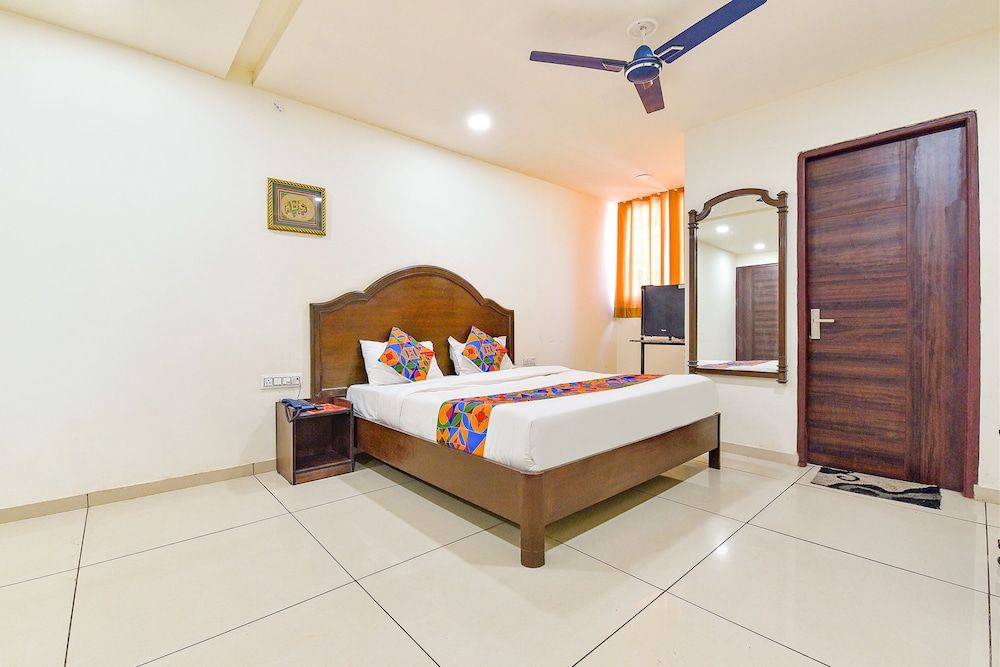 FabHotel Monark