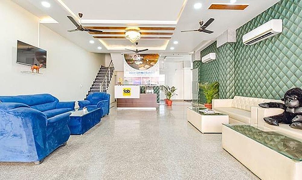 undefined Fabhotel Cm Palace 2