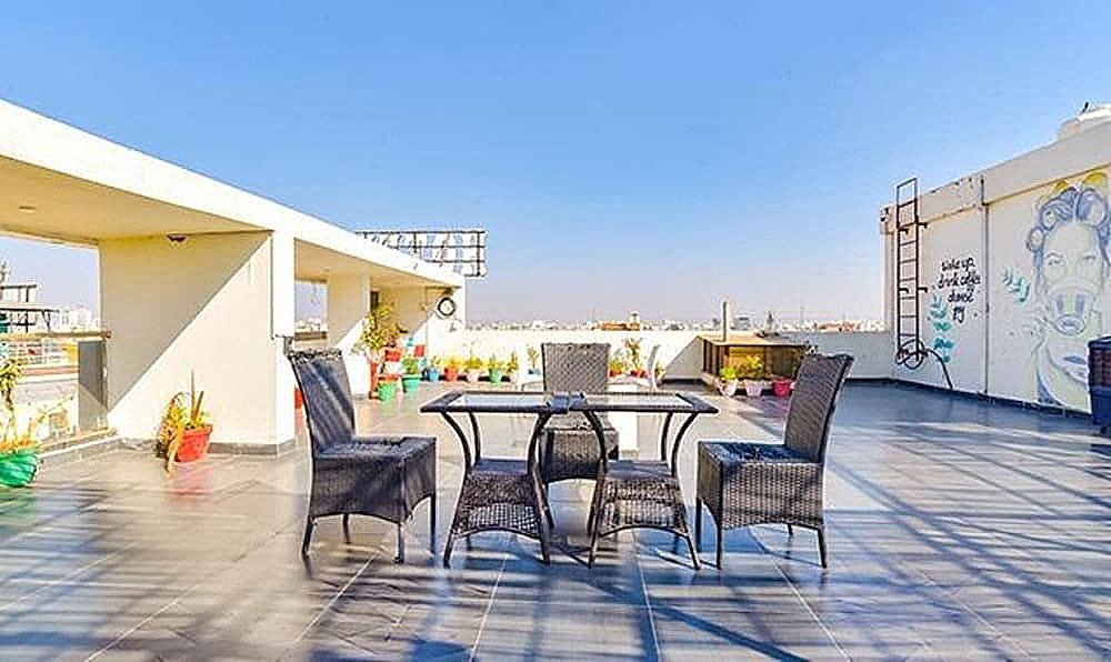 undefined Fabhotel Cm Palace 4