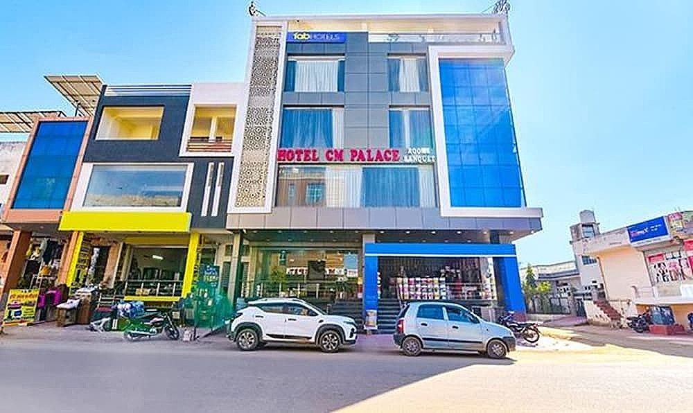 undefined Fabhotel Cm Palace