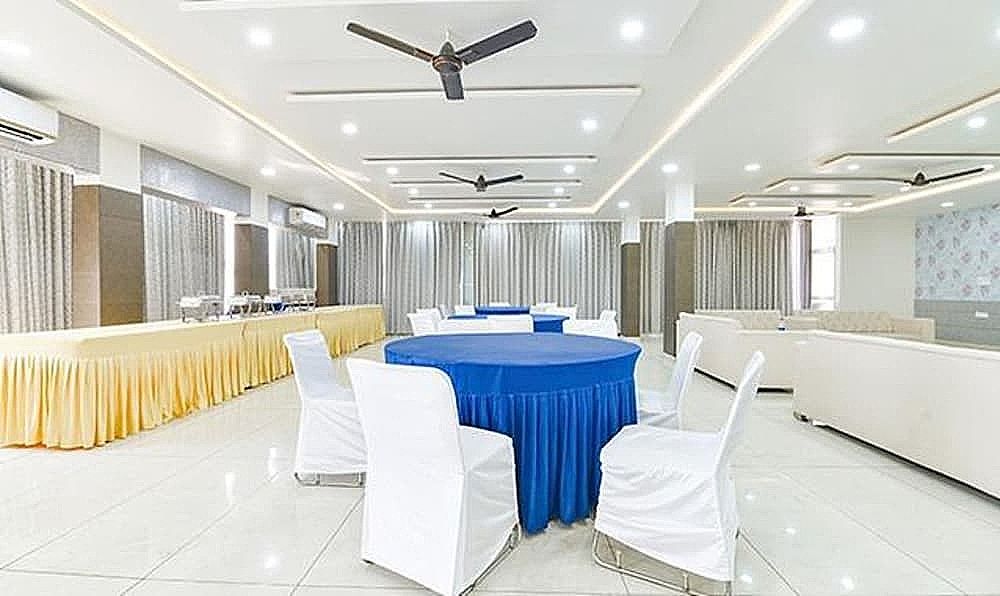 undefined Fabhotel Cm Palace 5