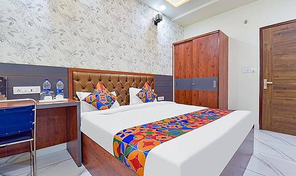 undefined Fabhotel Cm Palace 8