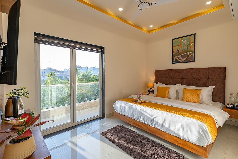ArtBuzz Jaipur Deluxe Double Room 8