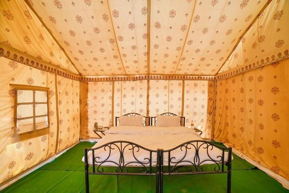 undefined The Captain Desert Camp 4
