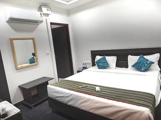 Hotel Jodhani Regency Deluxe room 3