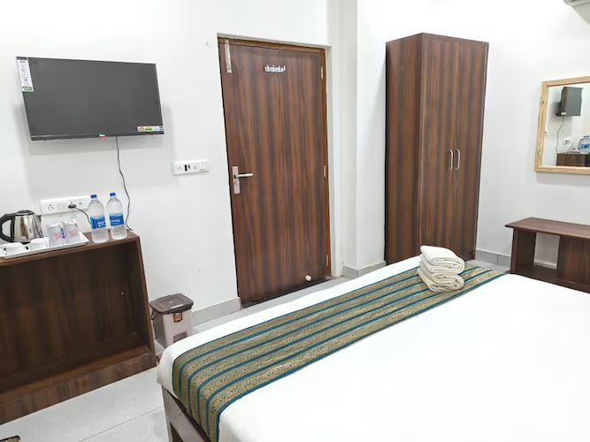 Hotel Jodhani Regency Deluxe room