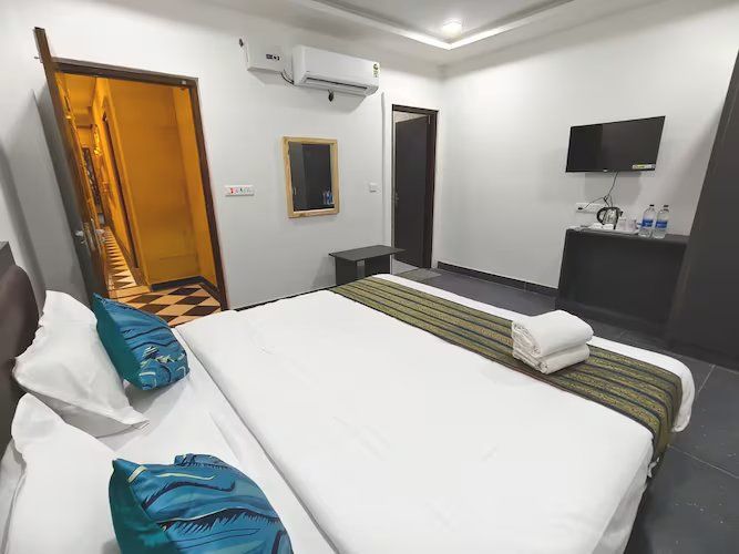 Hotel Jodhani Regency Deluxe room 4