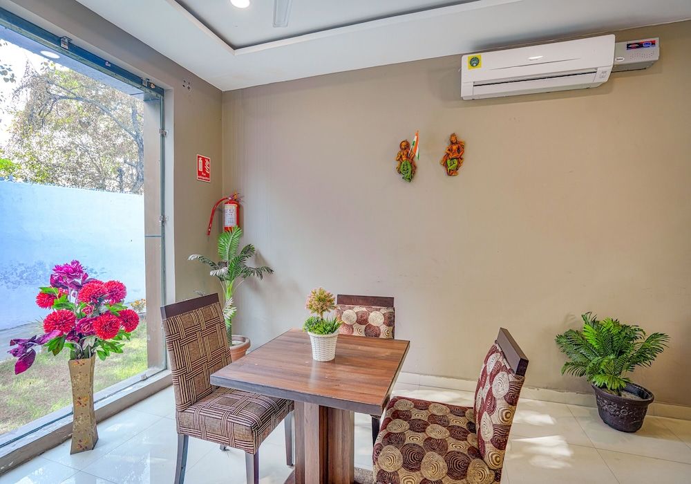 undefined Fabhotel Grand Inn 3