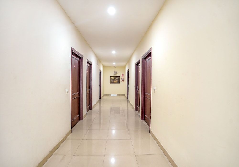 undefined Fabhotel Grand Inn 4