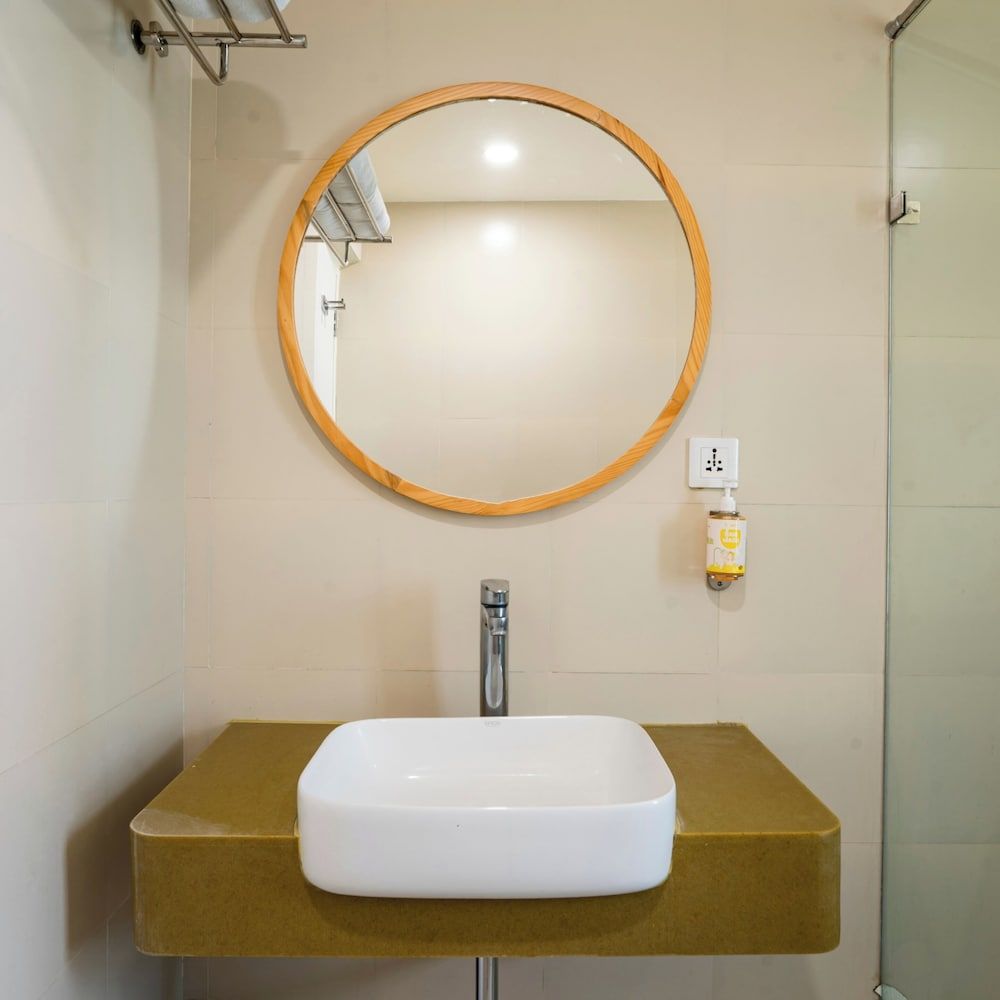 Bloom Hotel - Jammu Standard Queen Room 8