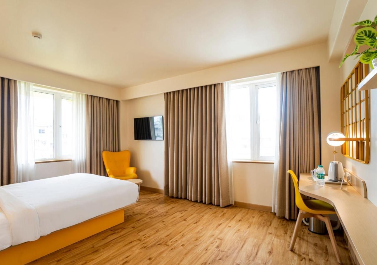 Bloom Hotel - Jammu Standard Queen Room 4