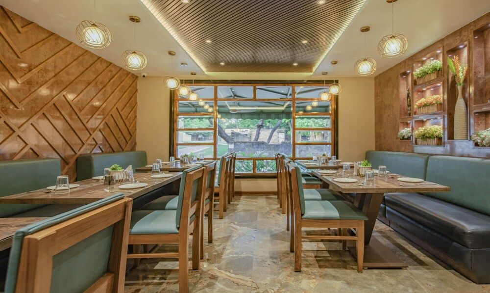 Food & Dining