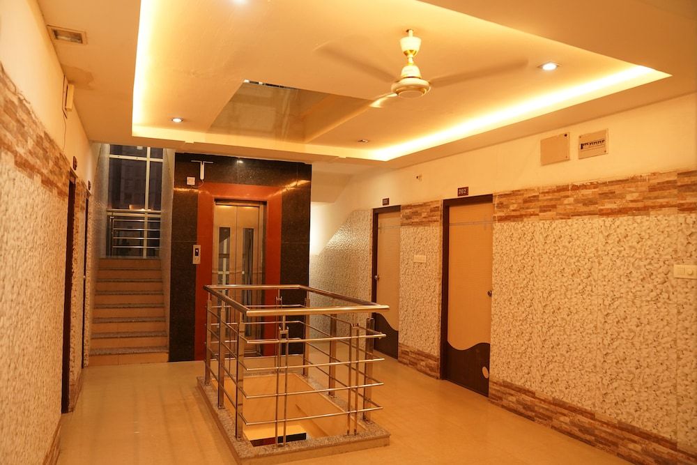 undefined Omni Plaza 3