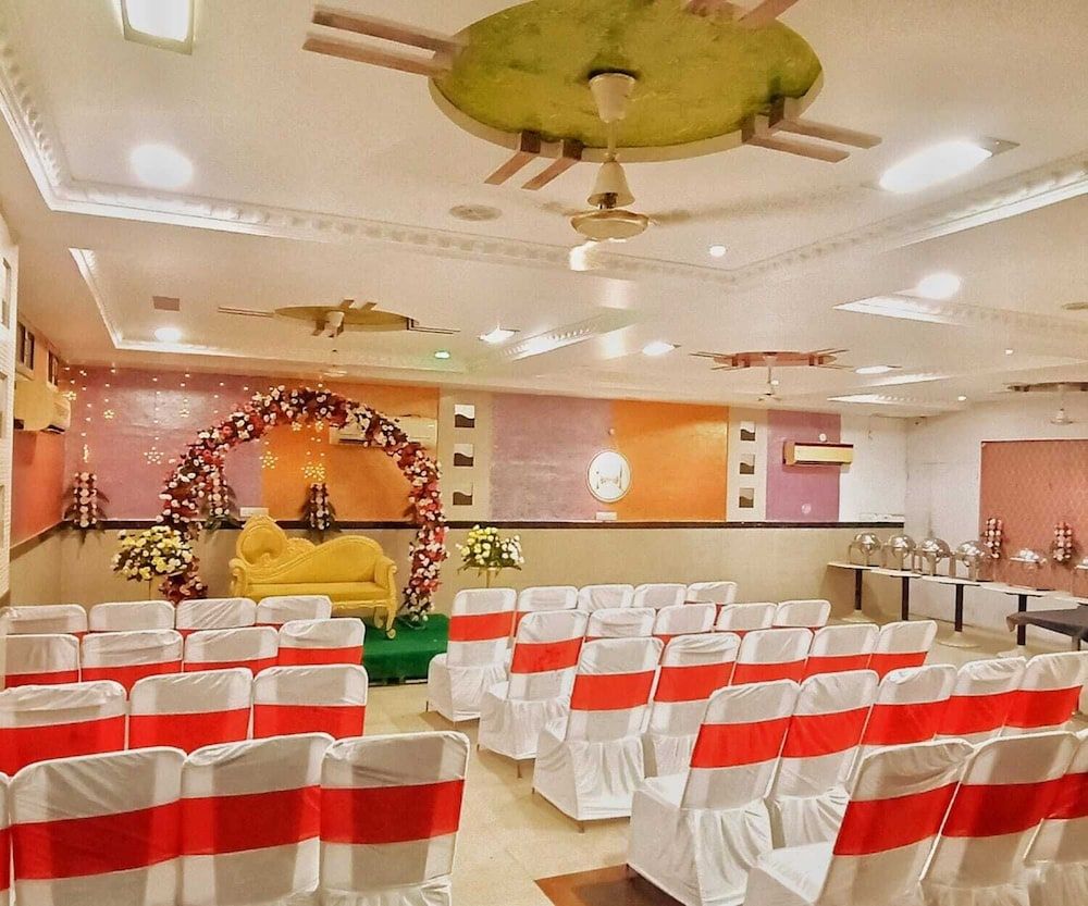 undefined Omni Plaza 7