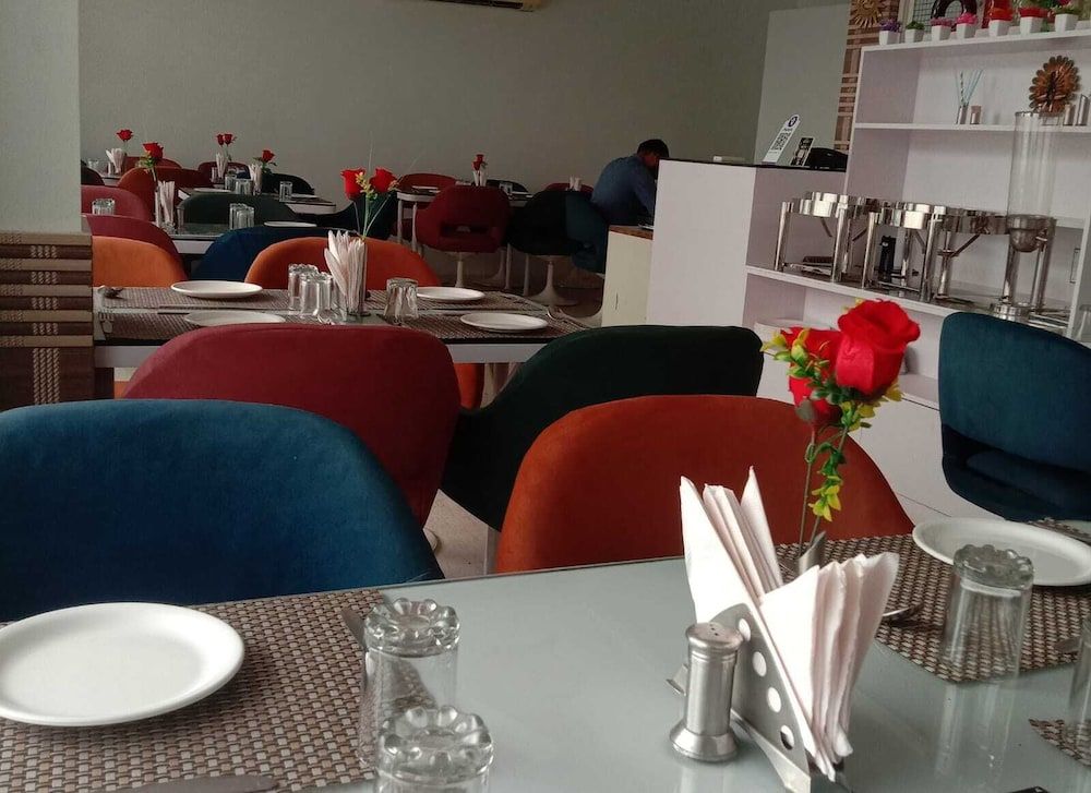 undefined Omni Plaza 10