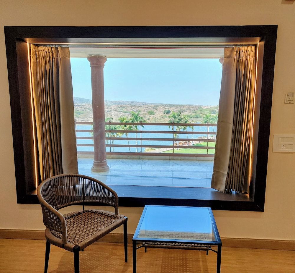Lake View Hotel and Resort Luxury Room, Balcony, Lake View 7