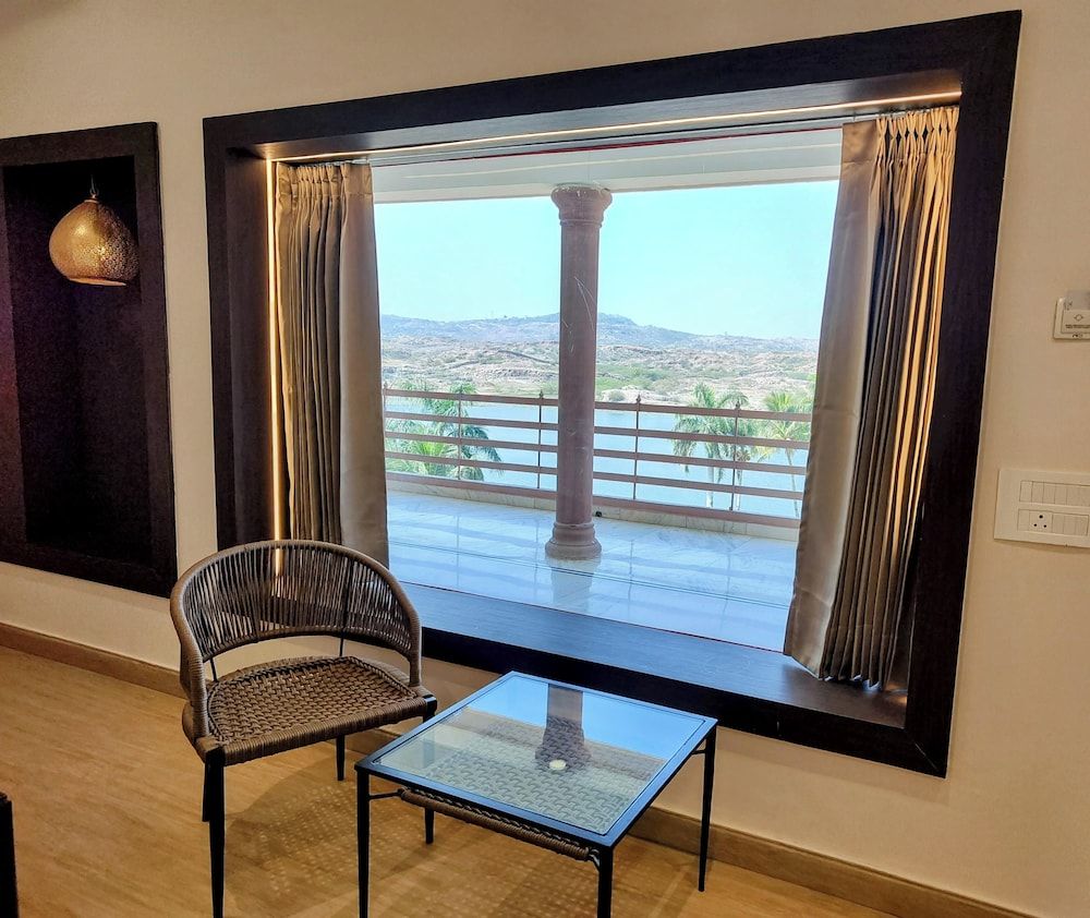 Lake View Hotel and Resort Luxury Room, Balcony, Lake View 9