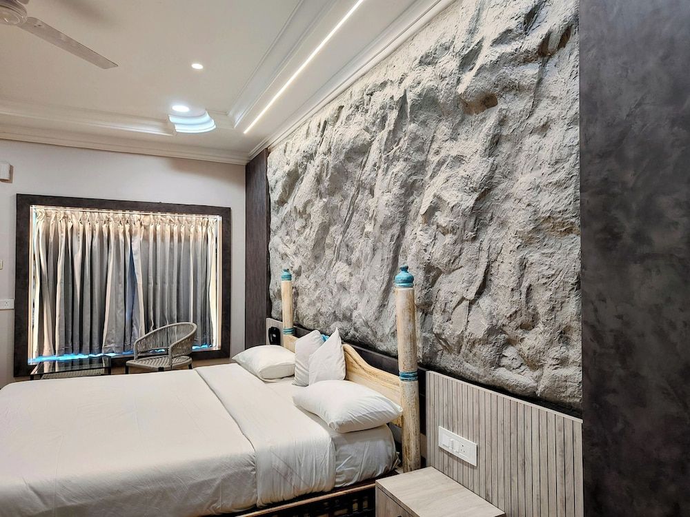 Lake View Hotel and Resort Exclusive Room, Balcony, Lake View 3