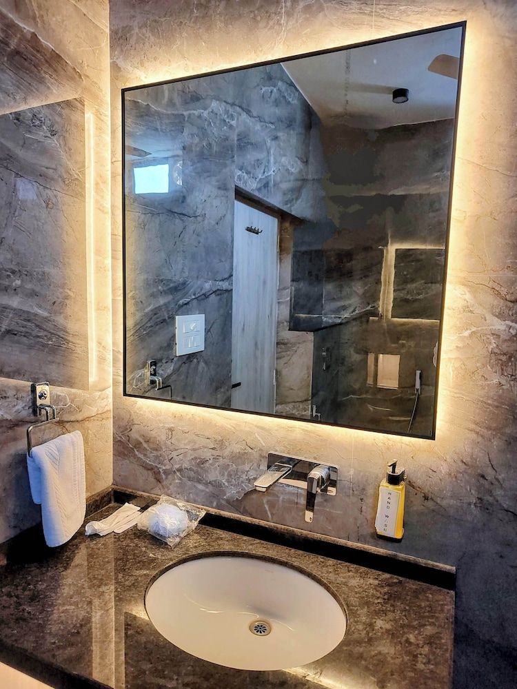 Lake View Hotel and Resort Exclusive Room, Balcony, Lake View 14