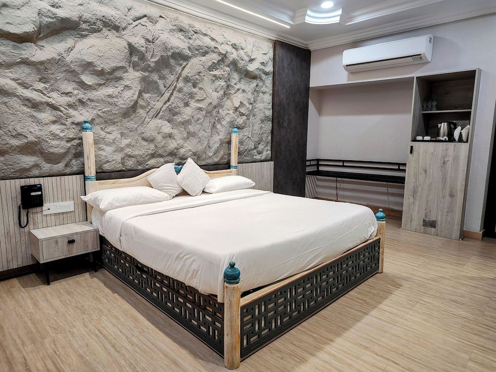 Lake View Hotel and Resort Exclusive Room, Balcony, Lake View 5