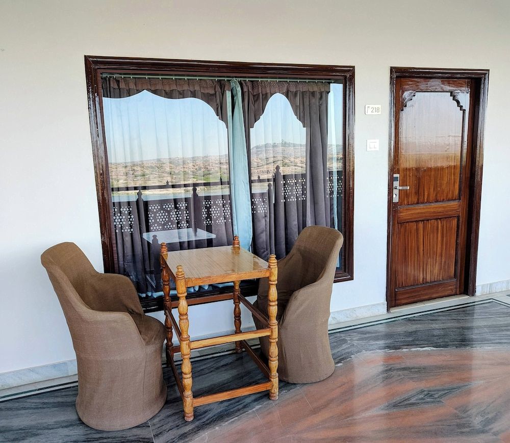 Lake View Hotel and Resort Exclusive Room, Balcony, Lake View 19