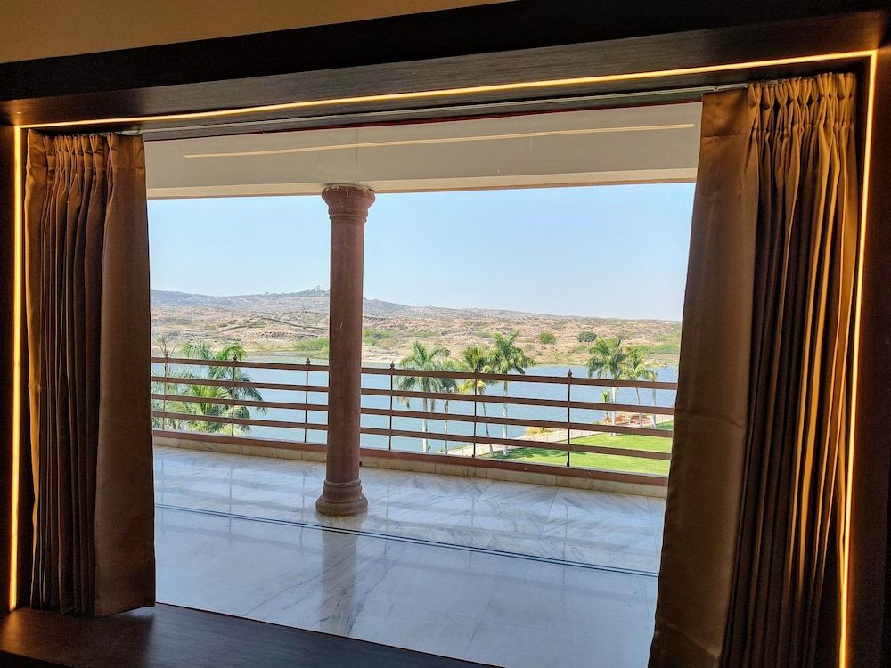 Lake View Hotel and Resort Luxury Room, Balcony, Lake View 10