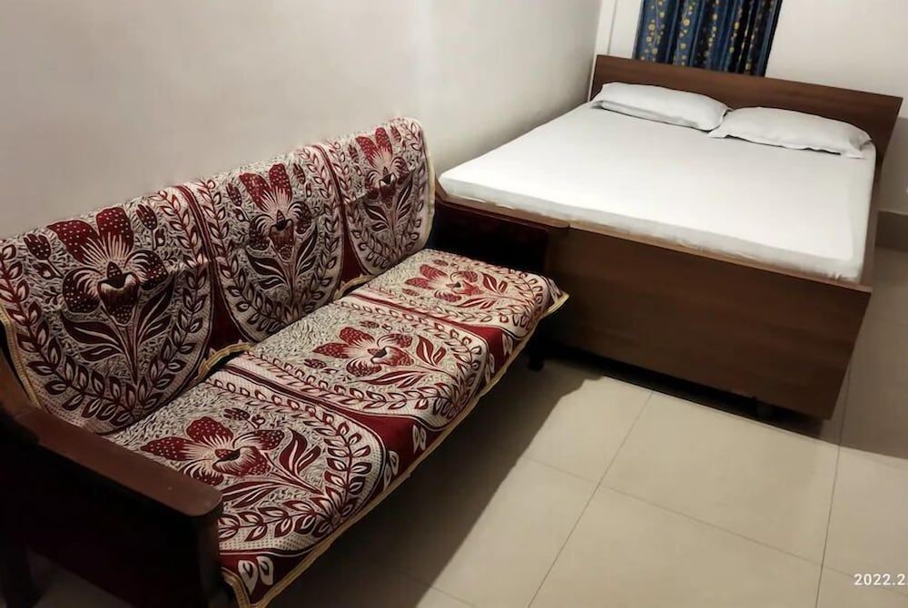 Hotel President Standard Non AC Room 4